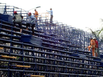 Dựng khán đài 6.000 chỗ phục vụ khách xem pháo hoa